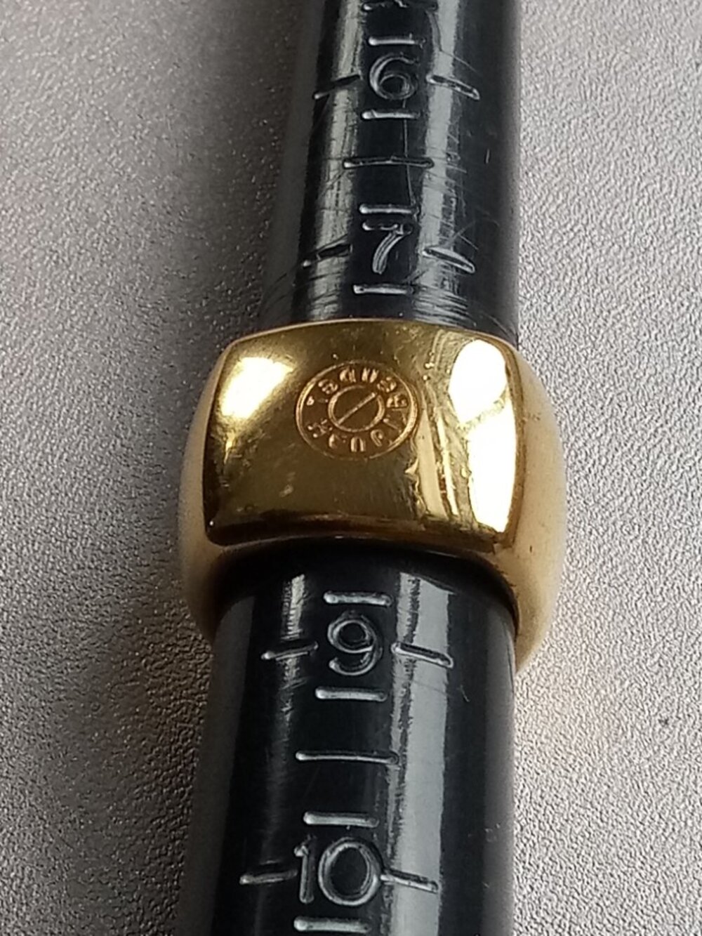 Henri Bendel gold tone ring statement large